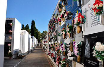Pasillo Bloque Nichos Cementerio de San Juan Bautista