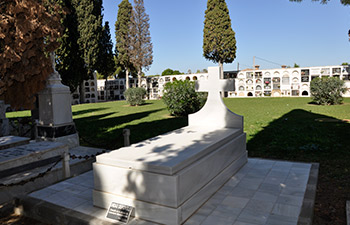Panteón Blanco Cementerio San Juan Bautista Chiclana